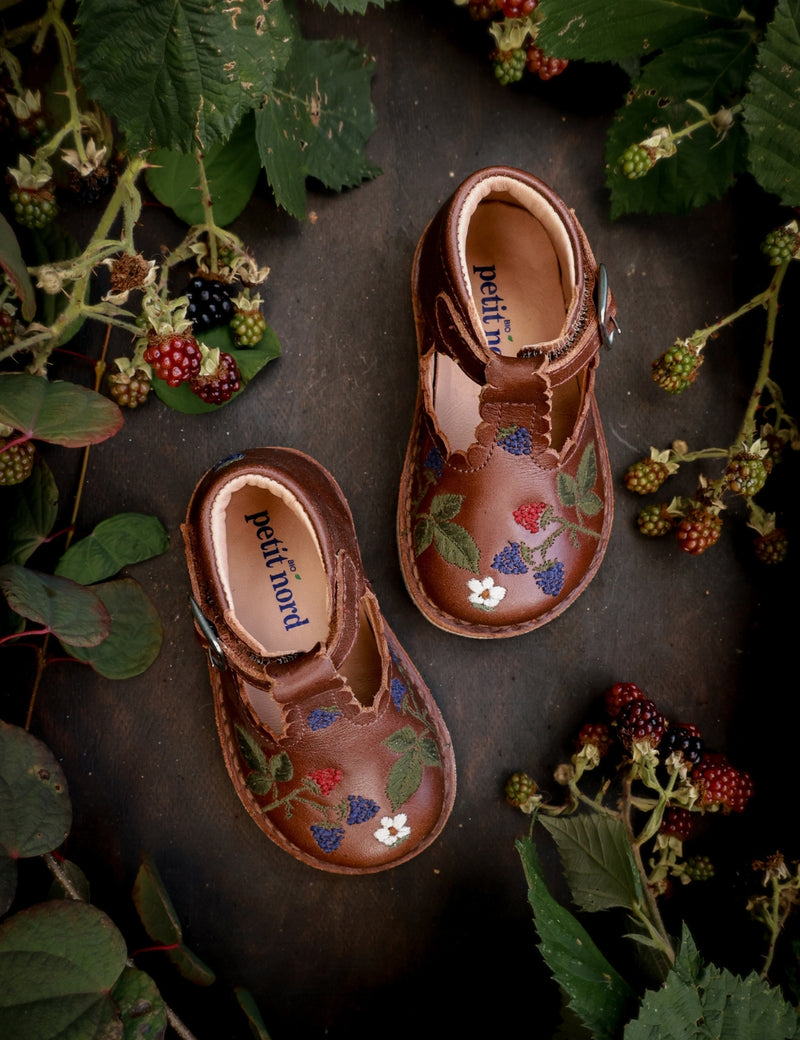 Petit Nord Blackberries T-Bar Scallop T-bars and Ballerinas Hazelnut 069
